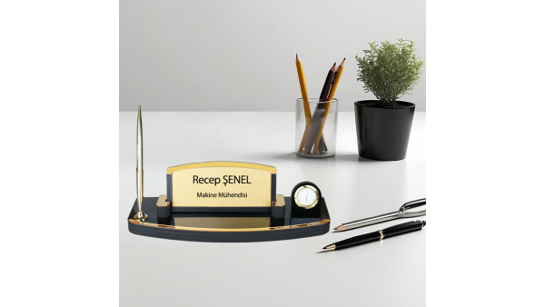 Ahşap Kalemli Masa İsimliği – Kişiye Özel Ofis Masaüstü İsimlik