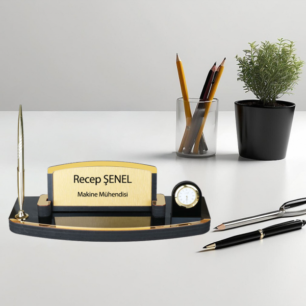 Ahşap Kalemli Masa İsimliği – Kişiye Özel Ofis Masaüstü İsimlik