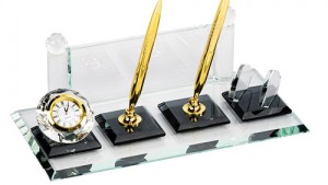 Kristal saatli ve kalemli masa isimliği – kişiye özel ofis isimlik modeli