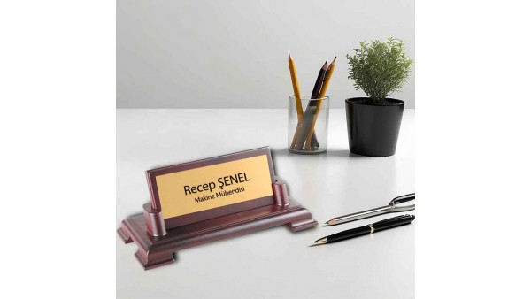 Ahşap Masa İsimliği – Kişiye Özel Ofis Masaüstü İsimlik