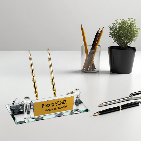 Kristal Saatli Kalemli Masa İsimliği – Kişiye Özel Premium Ofis İsimlik