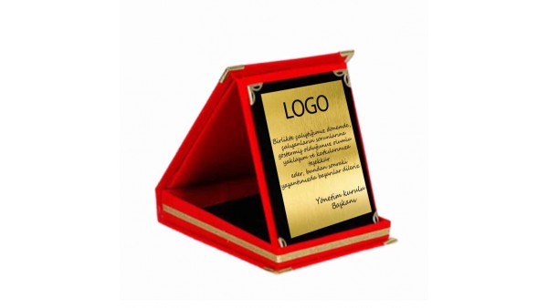 Kişiye Özel Profesyonel Kırmızı Kadife Plaket – Ödül, Başarı ve Teşekkür Plaketi